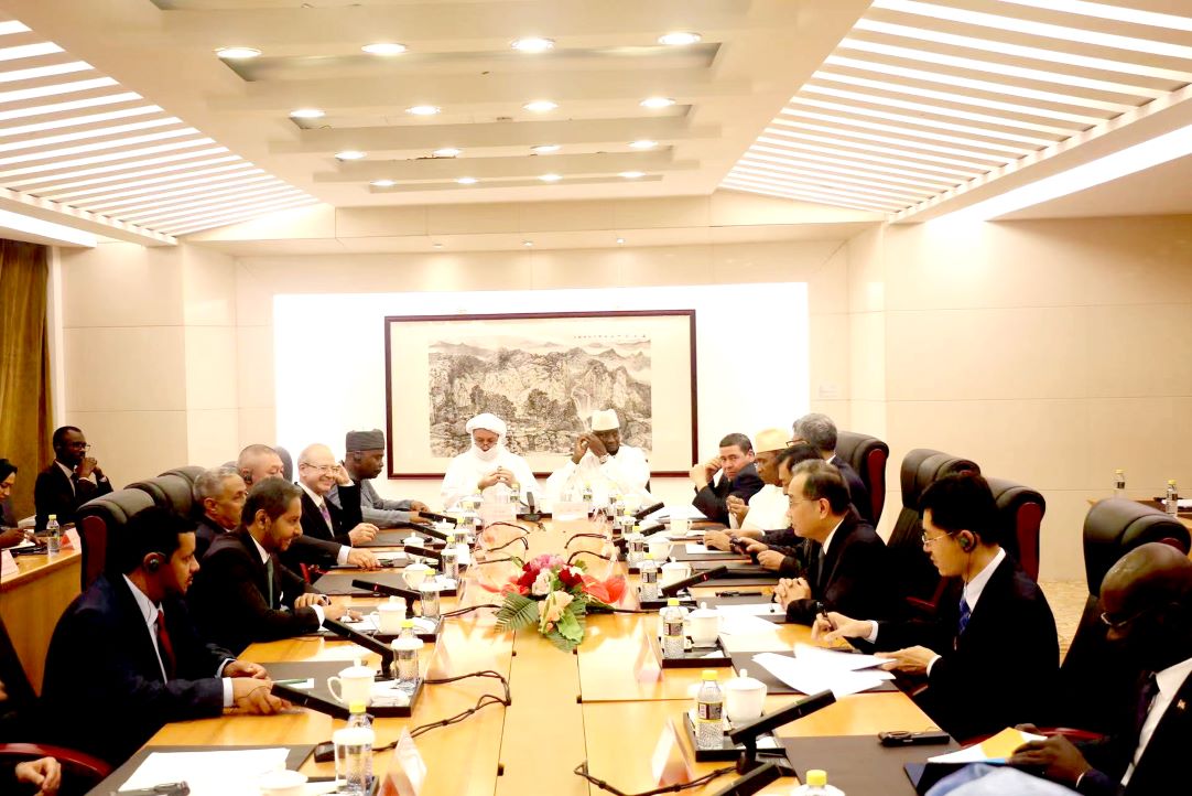 Une délégation de haut niveau des États membres et du secrétariat général de l'OCI en visite en république populaire de Chine