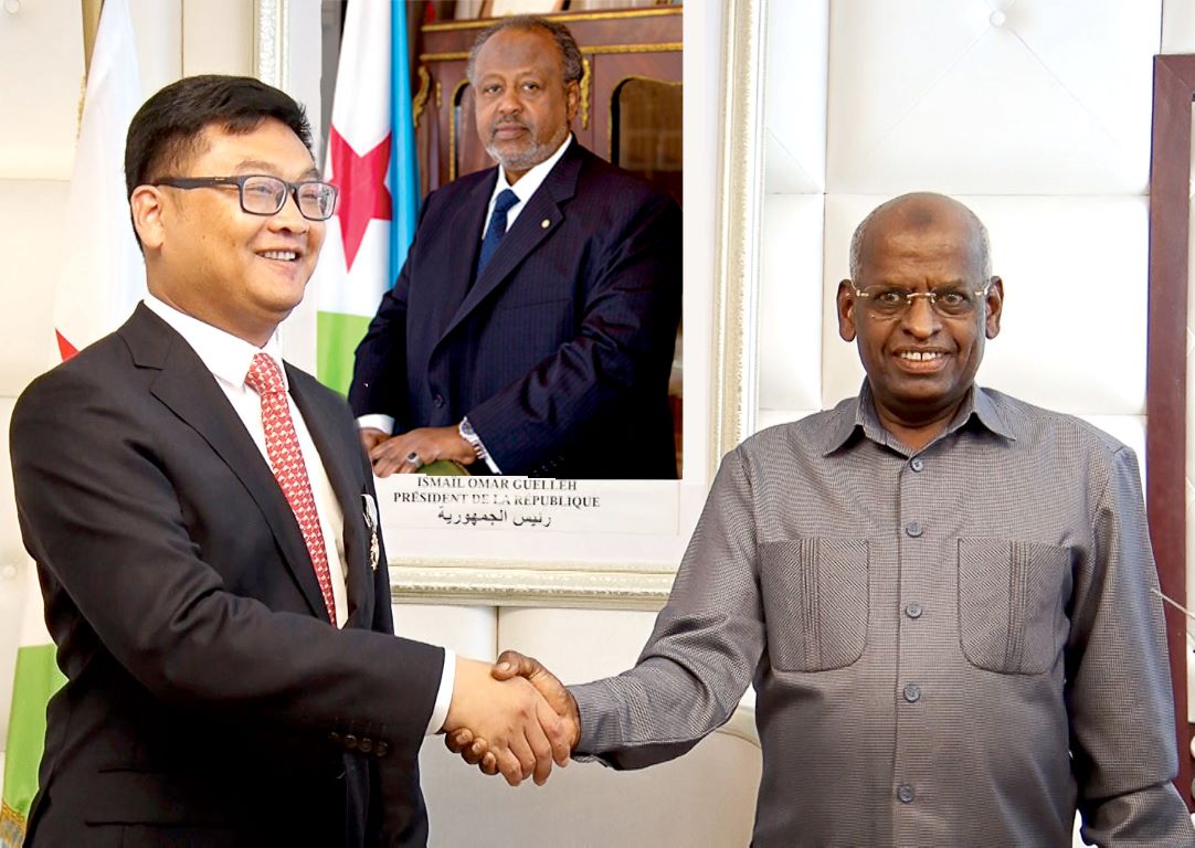 Le Premier ministre décore le vice-président de la société Sinotrans Limited