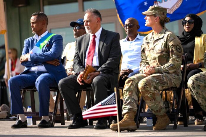 Le Maire de la ville Djibouti a pris part au camp Lemonnier à la cérémonie (1)