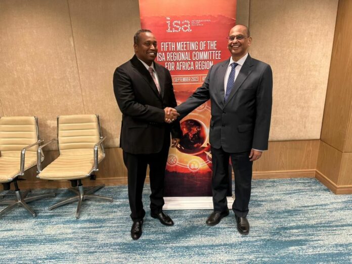 Le ministre Yonis Ali Guedi reçu en audience par le Directeur général de l’ISA (2)