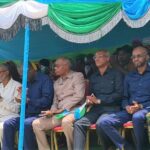 Visite-du-Premier-ministre-par-interim-aux-sinistres-de-Yoboki-et-remise-des-2