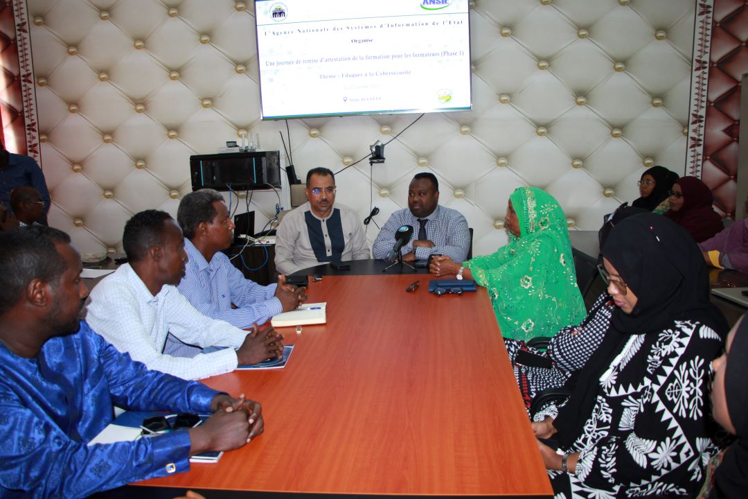 Clôture de la session de formation :« Éduquer à la cybersécurité » au profit des formateurs du CFEEF