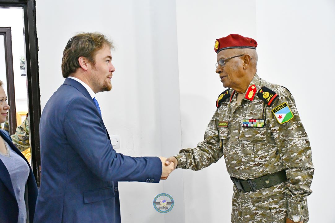 Le CEMGA reçoit le député français Charles Larsonneur