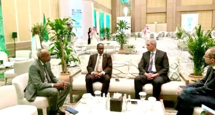 Le ministre Mohamed Warsama Dirieh prend part au forum de développement du tourisme, en Arabie saoudite (1)