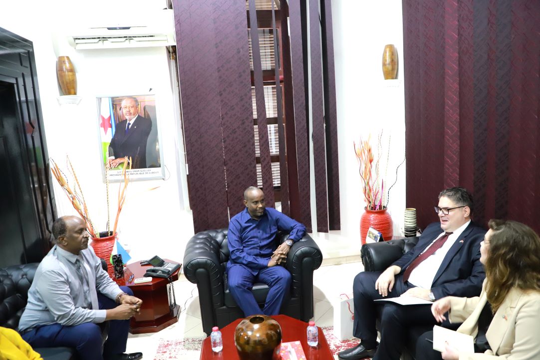 Le ministre de la Communication reçoit en audience l’ambassadeur de Turquie