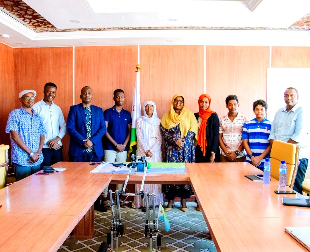 L’équipe nationale Team Djibouti Robotic reçue par la ministre de l’Economie Numérique et de l’Innovation