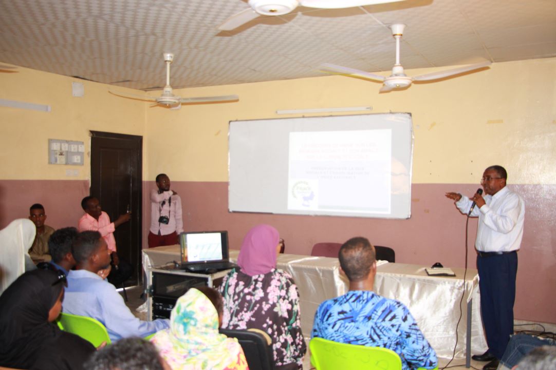 Ombudsman : Mieux sensibiliser sur l'impact négatif des réseaux sociaux et les discours de haine en ligne