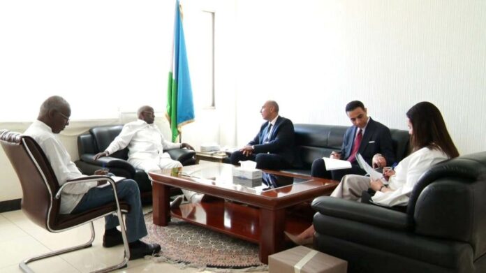 Le Premier ministre reçoit la visite de courtoisie du nouvel ambassadeur d’Egypte (1)