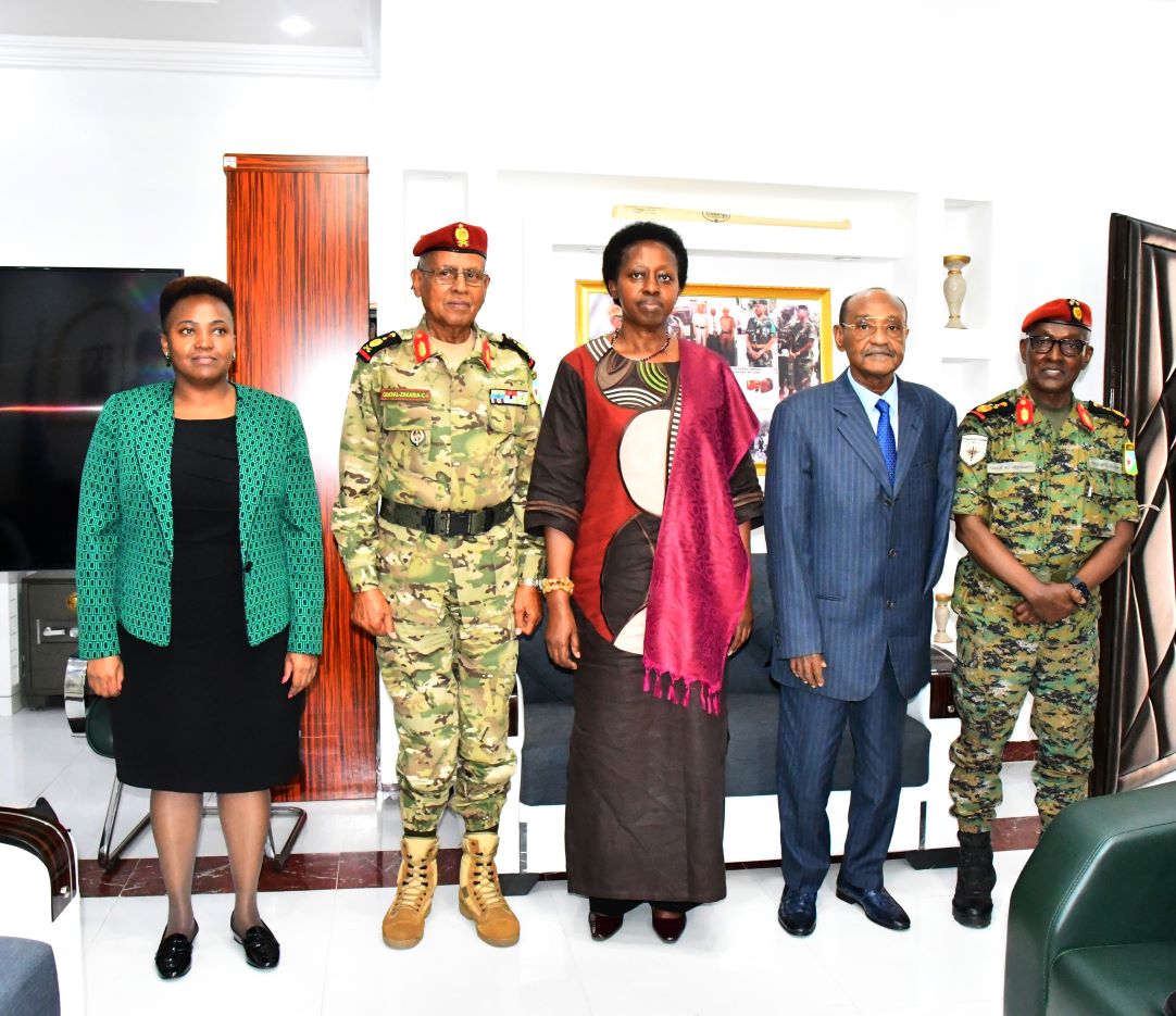 Le ministre de la Défense reçoit la nouvelle assistante du secrétaire général des Nations Unies nommée à la tête de l’UNSOS