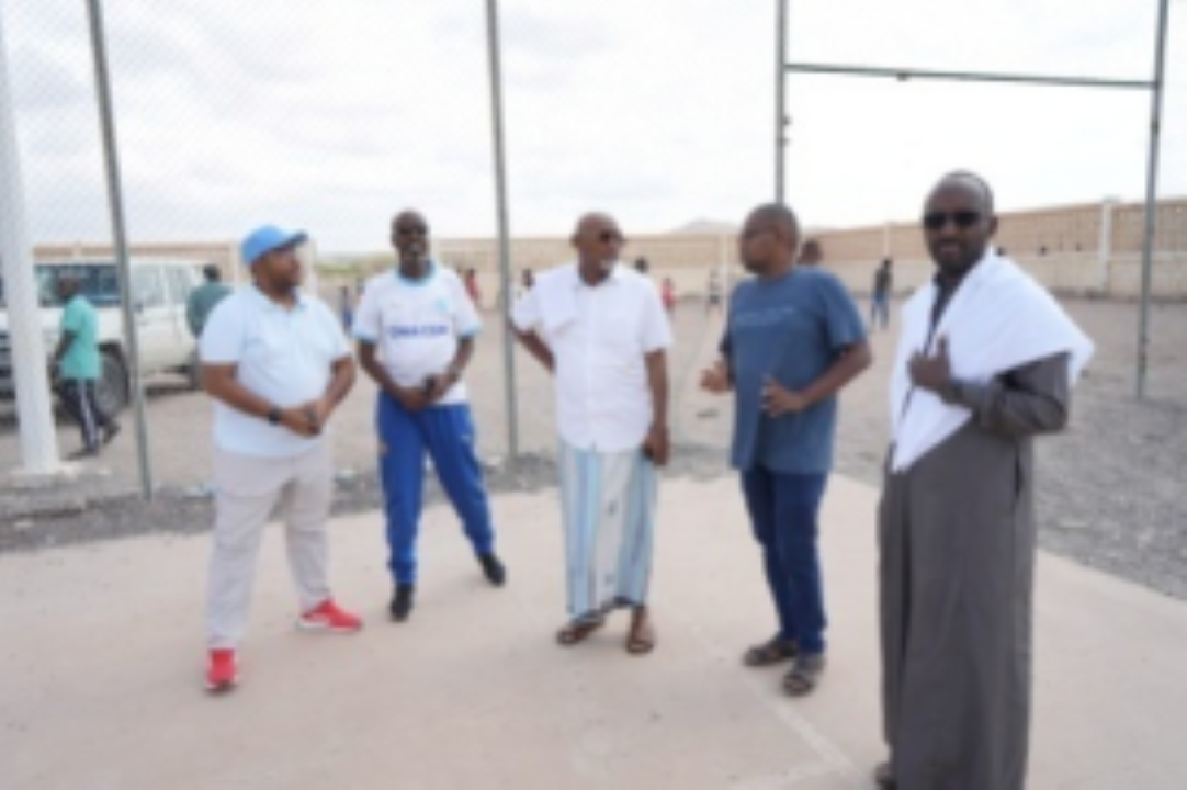 Le secrétaire d’État  chargé des sports visite le complexe sportif de Dikhil
