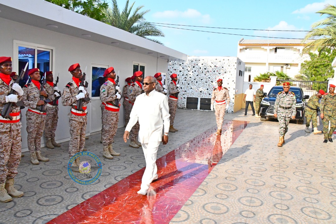 Visite du Premier ministre à la Direction générale des relations internationales des FAD