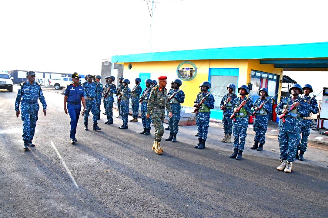 Visite du chef d’état-major général des armées à l'escale de la marine