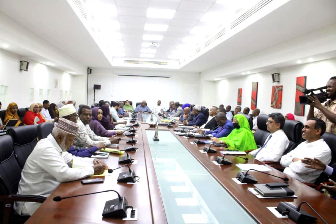 Parlement : la commission des finances, de l’économie générale et du plan examine le projet de loi de finances portant budget initial de l'État pour l'exercice 2024