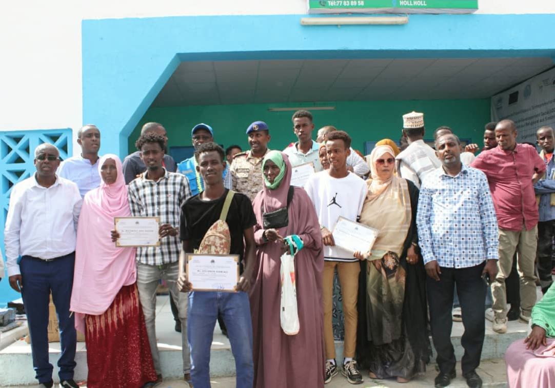 ADDS/UNHCR/ONARS : Des certificats et des outils de travail pour des nouveaux auto-entrepreneurs de Holl-Holl et d’Ali Addeh