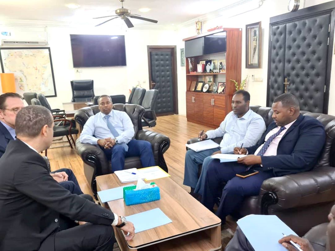 Le ministre Yonis Ali Guedi reçoit une importante délégation de hauts responsables de la société américaine CWP Global