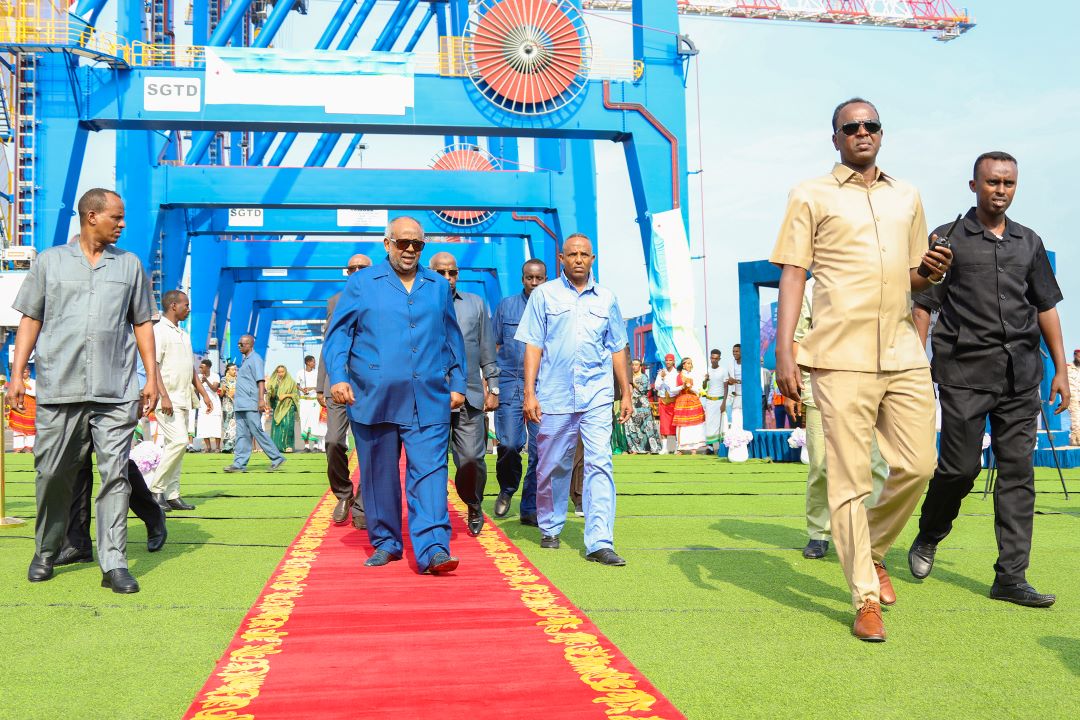 Le chef de l’Etat préside la cérémonie de mise en service de nouveaux portiques du Terminal à Conteneurs de Doraleh