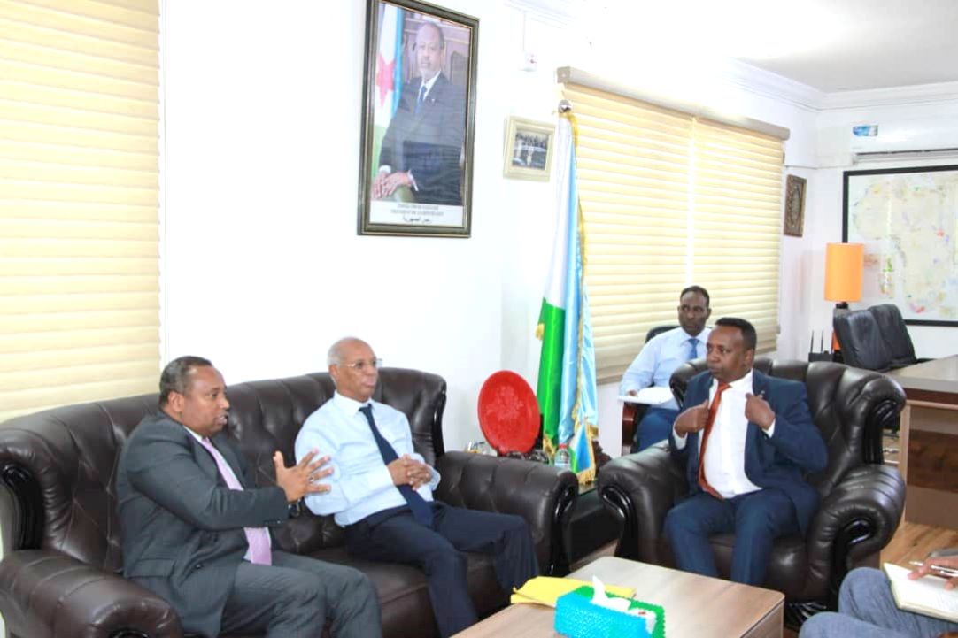 Les ministres Yonis Ali Guedi et Mohamed Ahmed Awaleh reçoivent le ministre d'État auprès du ministère de l'Eau et de l'Énergie d'Éthiopie