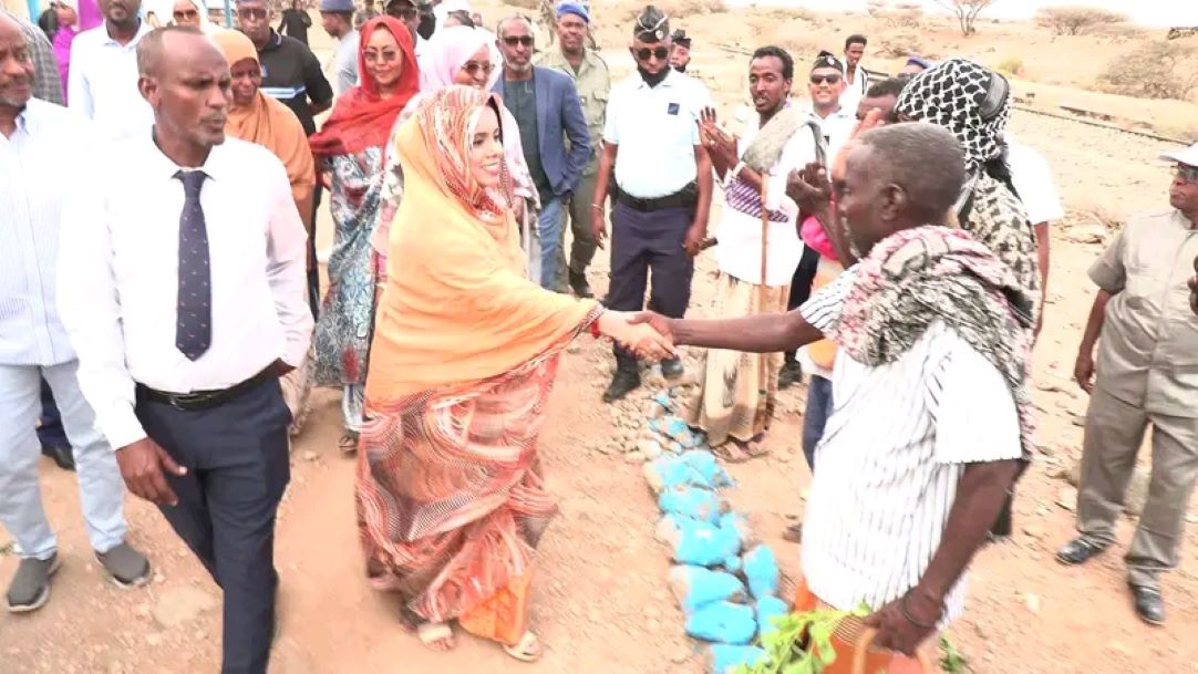 Région d’Ali-Sabieh : La ministre des affaires sociales et des solidarités en contact avec des habitants des zones rurales