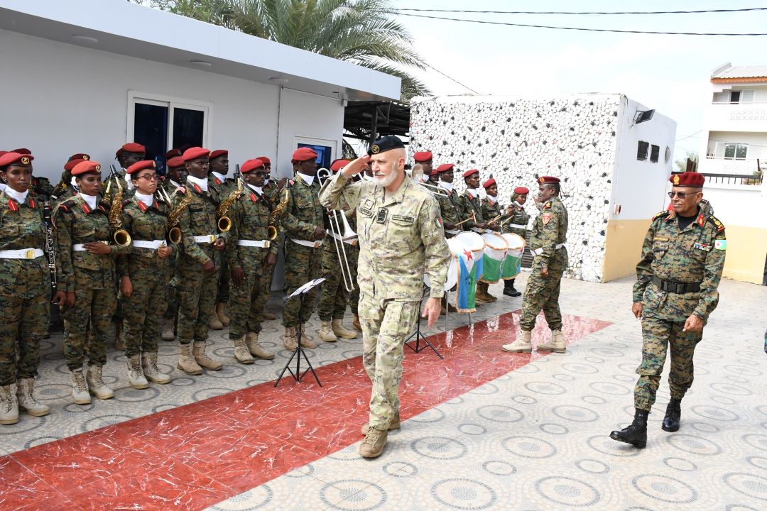 FAD : Le Général Zakaria reçoit l’amiral Italien Guiseppe Cavo DragoneFAD :