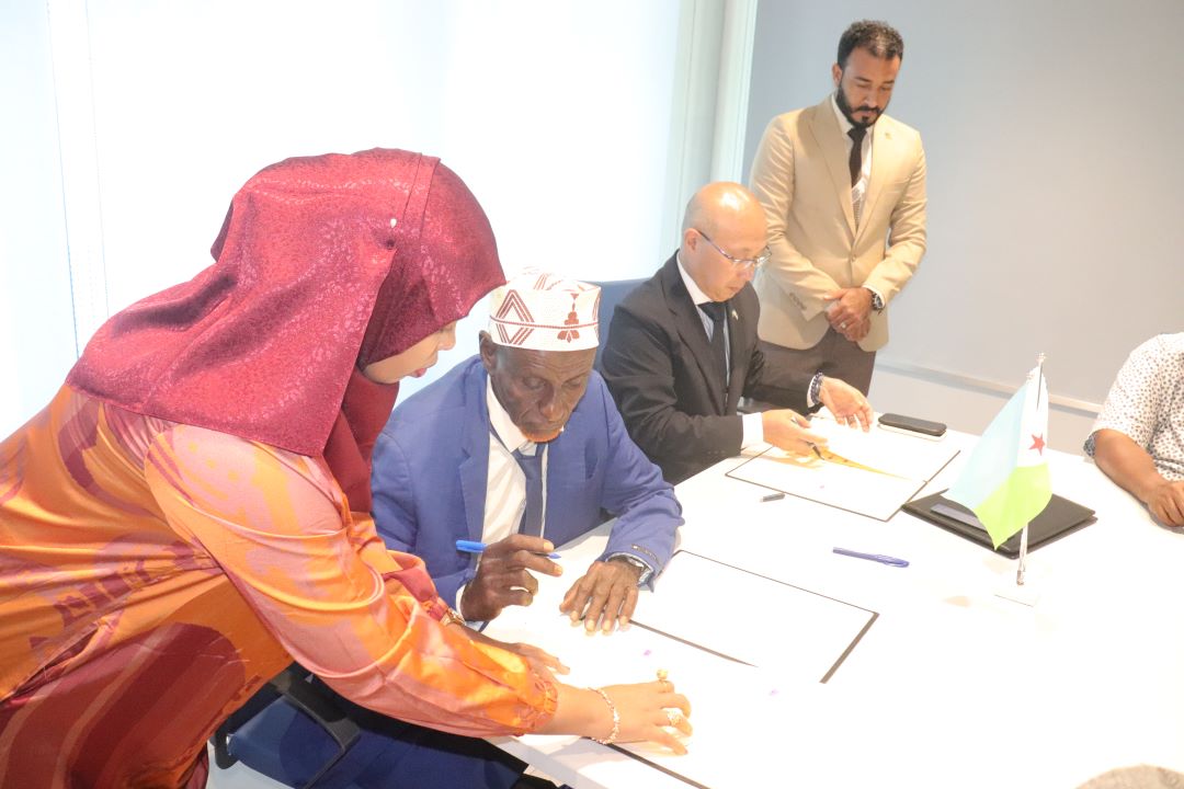 Ambassade du Japon à Djibouti : Cérémonie de signature de don pour la construction de deux Citernes Enterrées a Sadai (Obock)