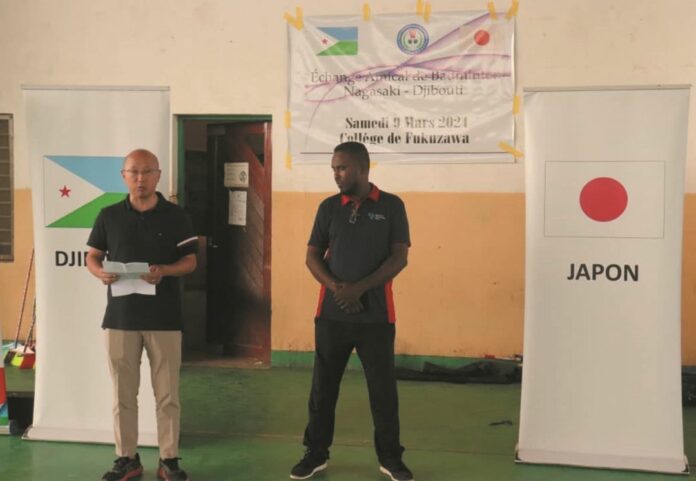 Cérémonie de remise de matériels sportifs au collège de Fukuzawa (1)