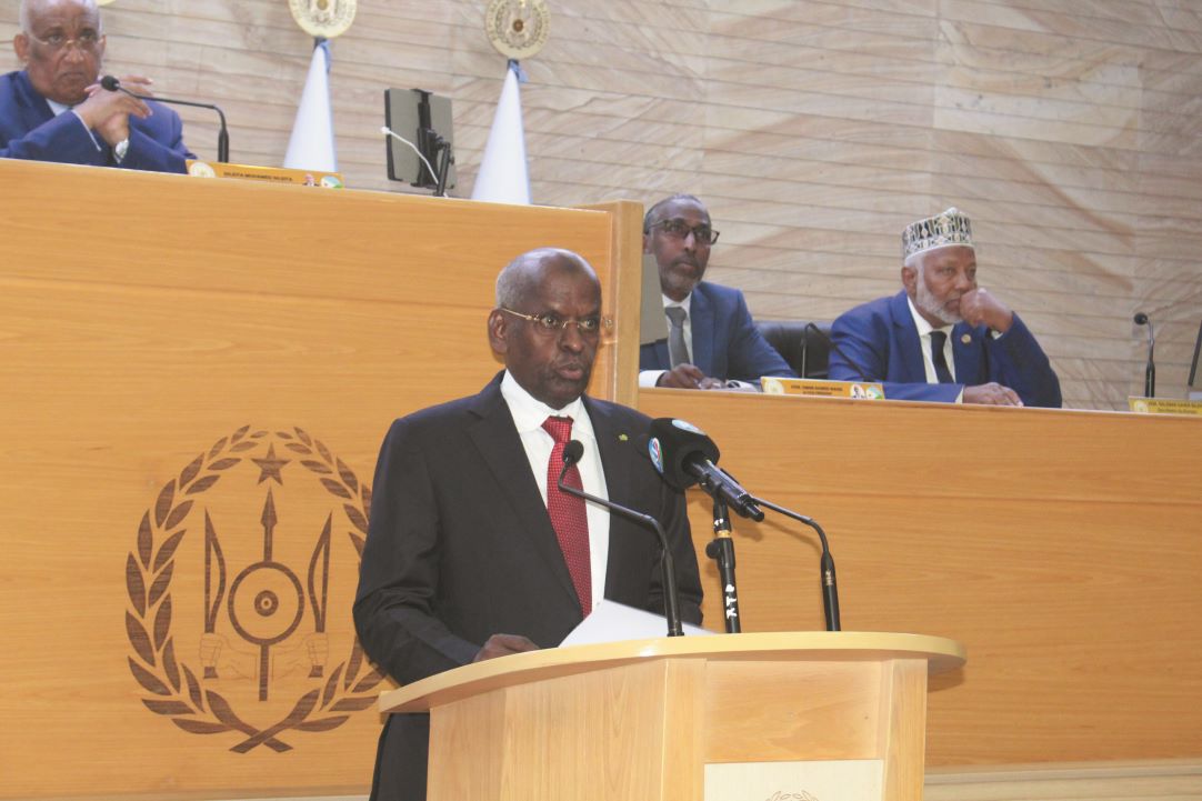 Extrait du discours de déclaration de politique générale du gouvernement : « L'objectif sans cesse renouvelé en est de consolider ensemble notre Nation, son développement et la démocratie. Trois finalités primordiales dans un monde troublé par des multiples conflits, régionaux et mondiaux », Abdoulkader Kamil Mohamed, Premier ministre