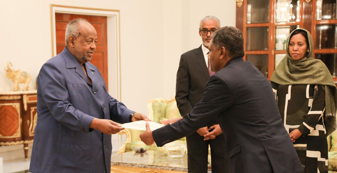Le Président Guelleh reçoit les lettres de créance de nouveaux ambassadeurs nommés auprès de notre pays