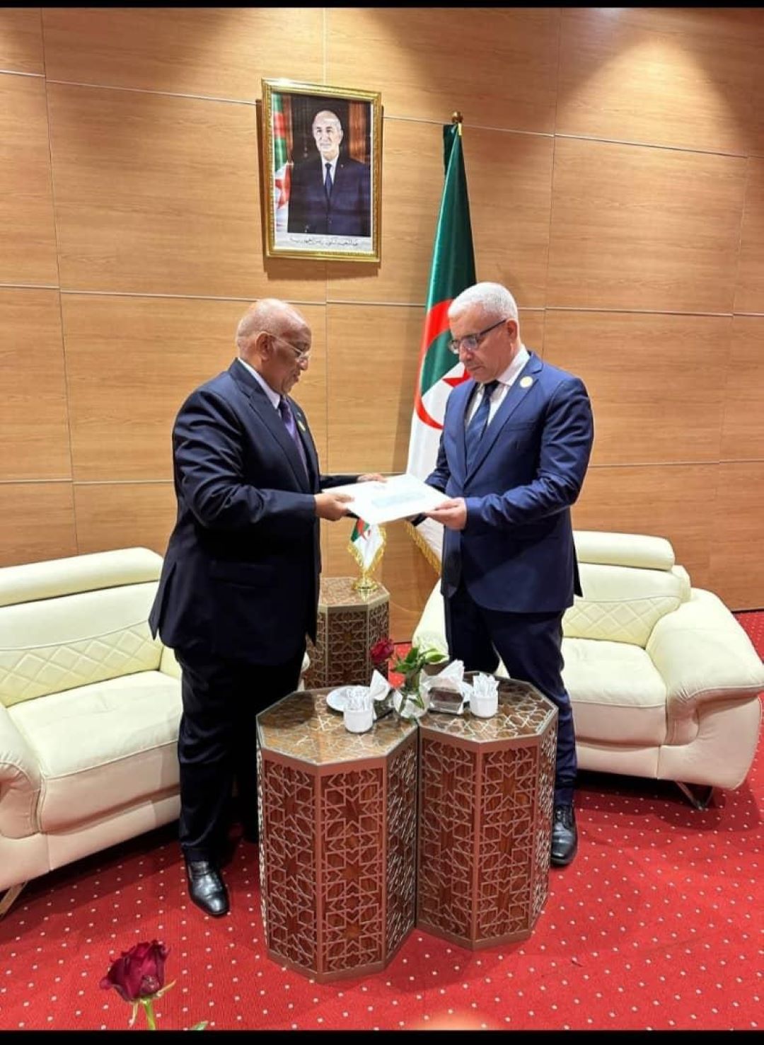 En mission à Alger, le Président de l’Assemblée Nationale transmet un message du chef de l’Etat à son homologue algérien