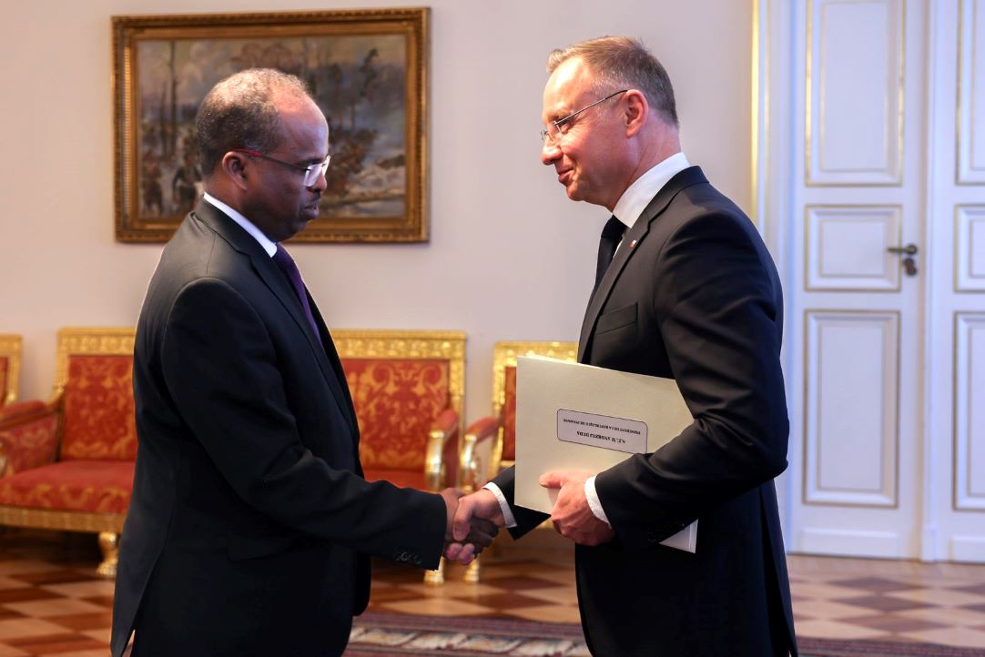 L’ambassadeur Yacin Houssein Doualé remet ses lettres de créance au Président polonais