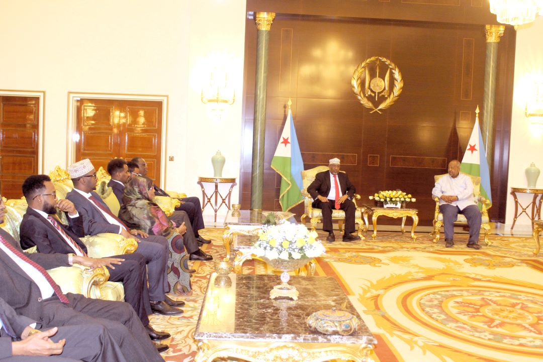 Le Président de la République reçoit la délégation parlementaire conduite par le président du parlement somalien