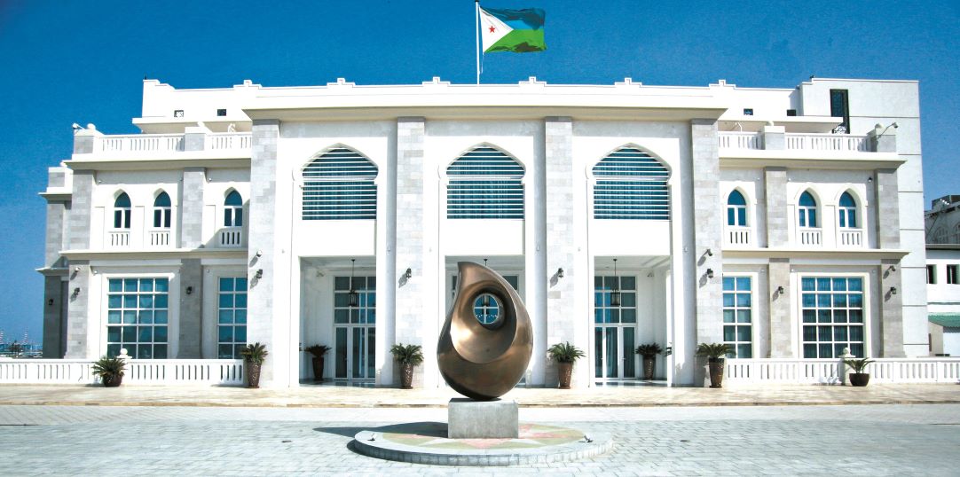 9e Séance du Conseil des Ministres : Sous la Présidence de Son Excellence, Monsieur ISMAÏL OMAR GUELLEH, Président de la République, Chef du Gouvernement a eu lieu ce Mardi 21 Mai 2024, la 9e Séance du Conseil des Ministres. Ont été examinés et approuvés les textes suivants