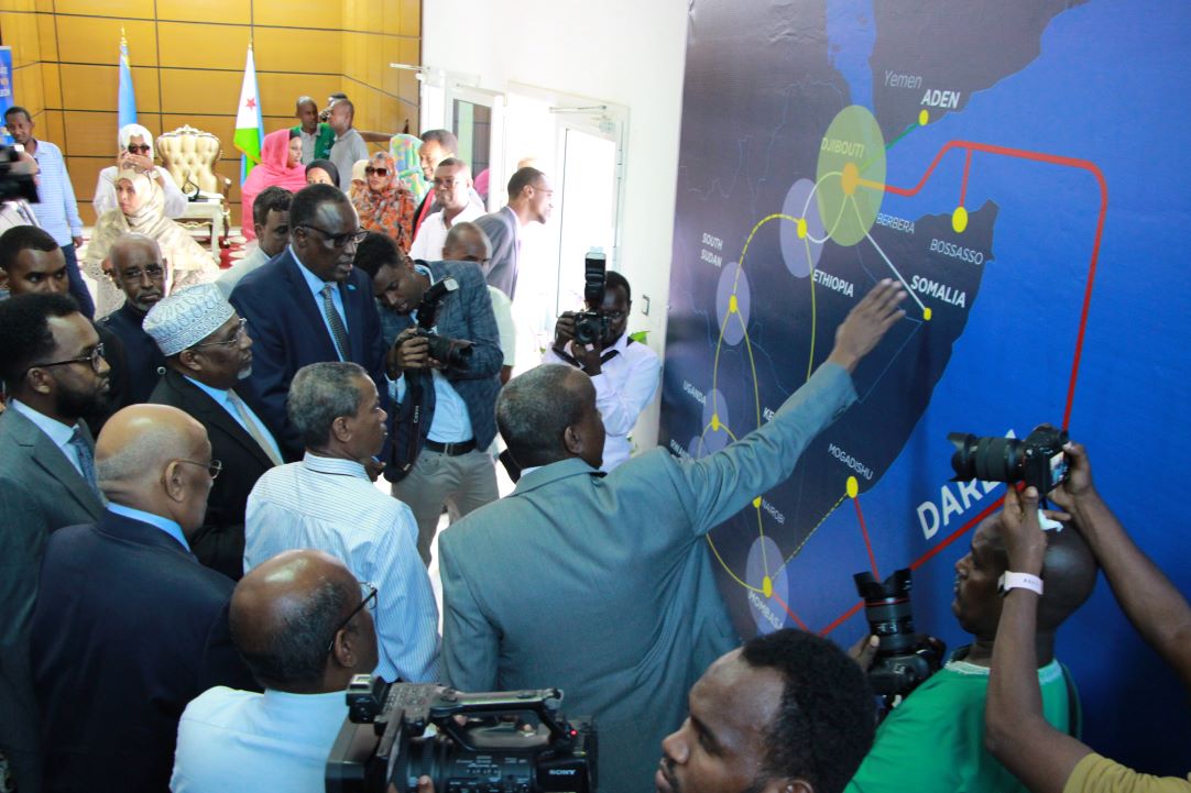 Visite du président du parlement somalien à la station d’atterrissage des câbles sous-marins d’Haramous