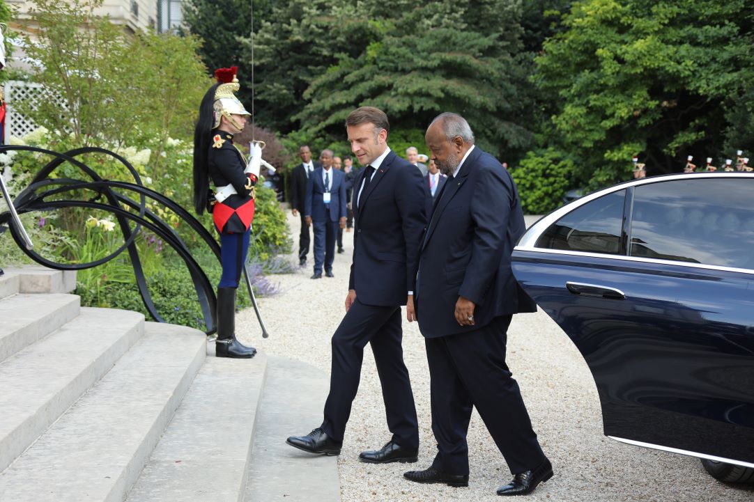 Au fil de l’évènement : Le président Ismaïl Omar  Guelleh reçu à l’Élysée par Emmanuel Macron  