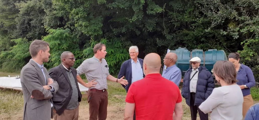 En Charente-Maritime, le ministre Kassim Haroun Ali visite des sites de production agricole et thermale