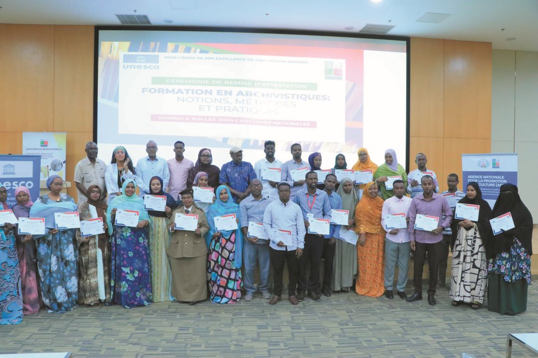 Remise des attestations aux participants de la formation sur les archives