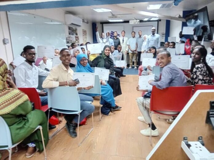 Remise des diplômes aux participants du programme d’anglais soutenu par