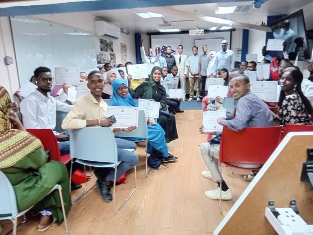 Remise des diplômes aux participants du programme d’anglais soutenu par l’ambassade américaine à Djibouti