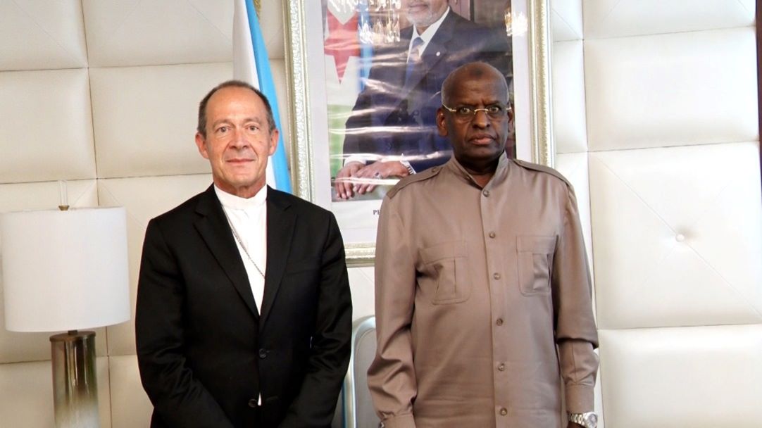 Le Premier ministre reçoit le nonce apostolique Antoine Camilleri en visite d’adieu