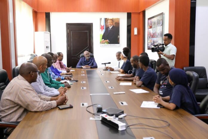 Le MENFOP organise une réception en l’honneur des jeunes lycéens qui ont brillamment représenté Djibouti aux Olympiades panafricaines de mathématiques (1)