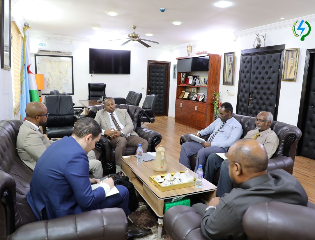 Le Ministre Yonis Ali Guedi reçoit une délégation de la Société Internationale Islamique de Financement du Commerce (ITFC)