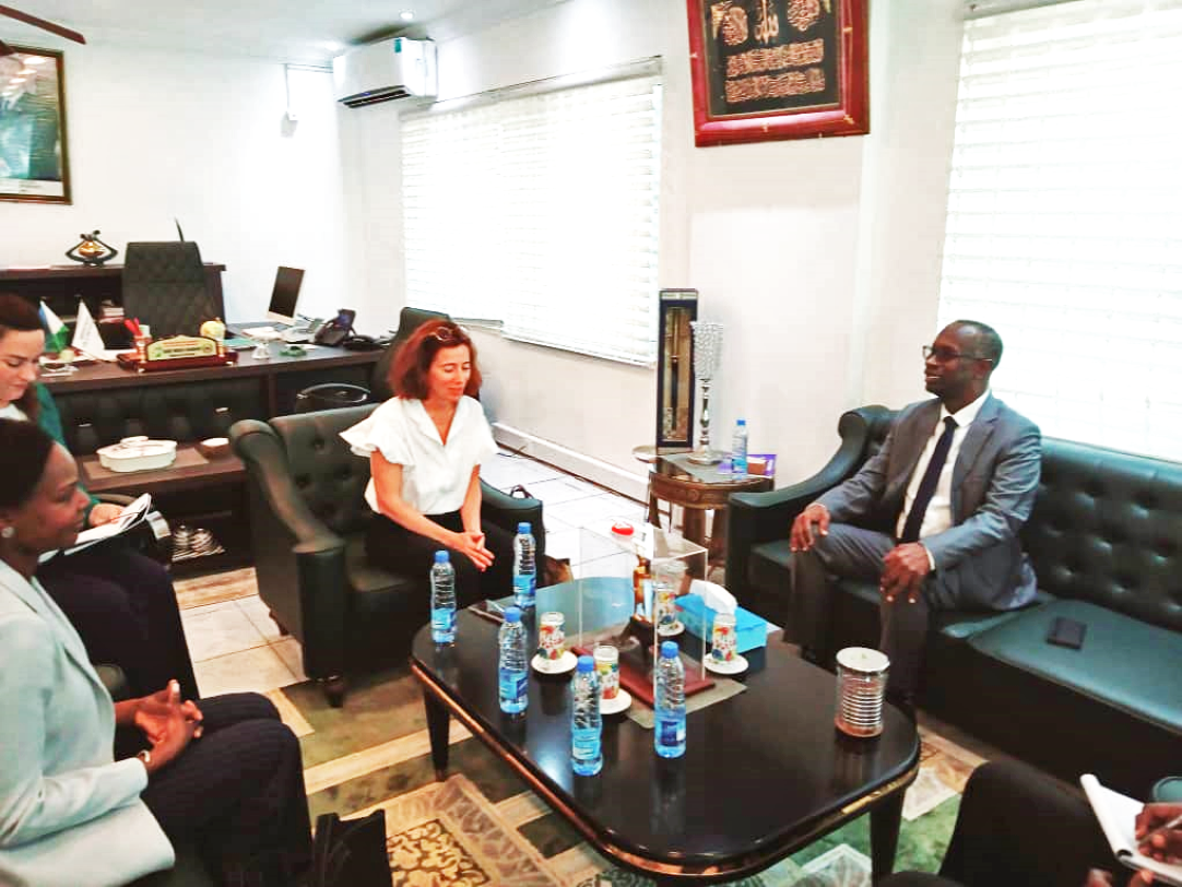 Le ministre de l’Intérieur reçoit une délégation  de la banque mondiale