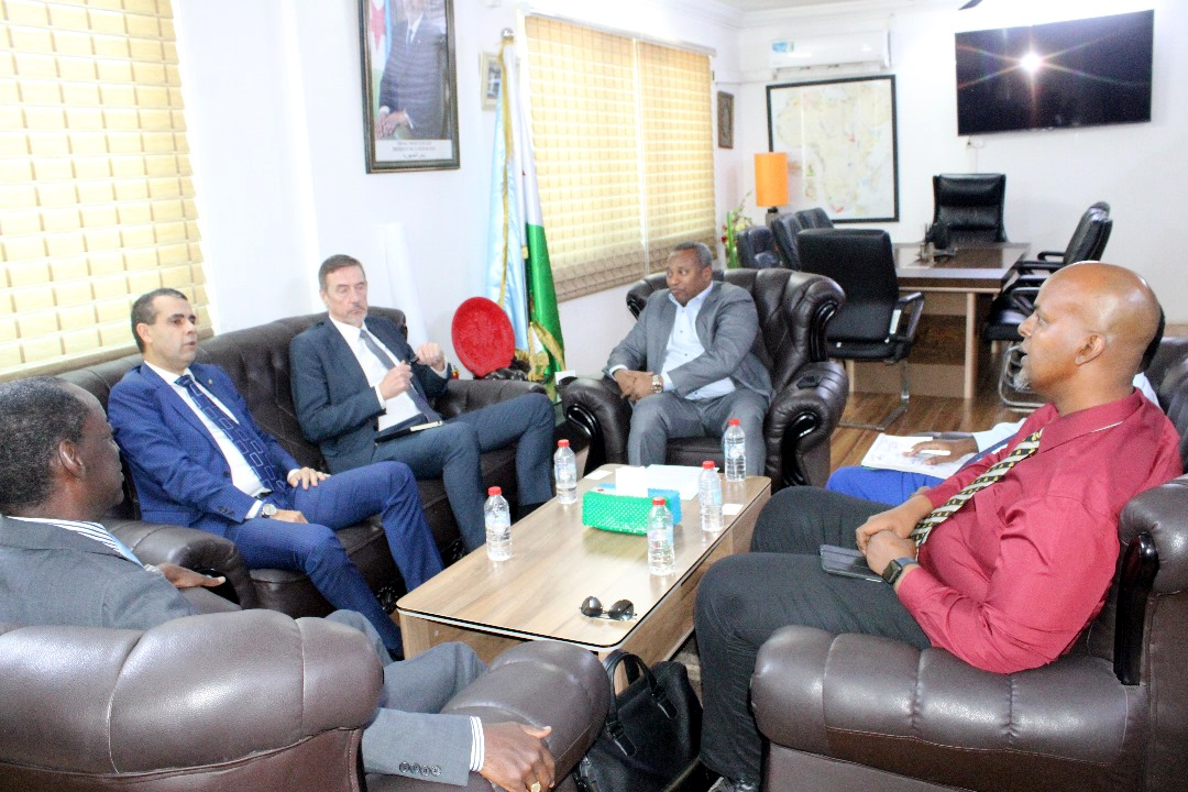 Le Ministre de l’Energie, reçoit une importante délégation de la société CWP GLOBAL, développeur du projet Hayyu Green Hydrogen Hub-HGH2, à Obock