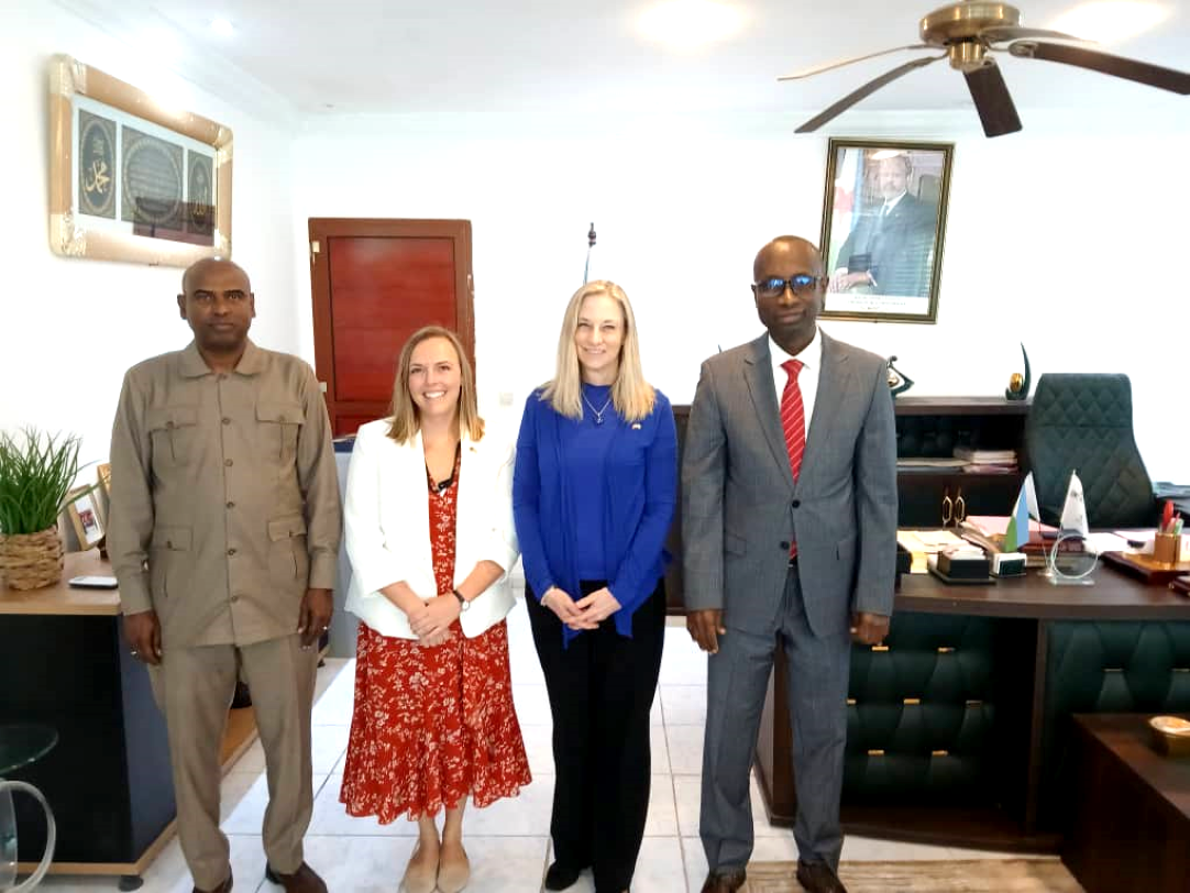 Le Ministre de l’Intérieur s’entretient  avec l’Ambassadrice des États Unis à Djibouti