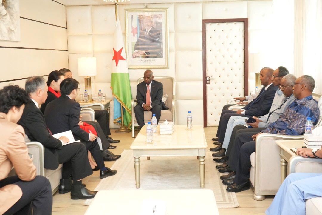 Le Premier ministre rencontre M. Leung Chun-ying, Président de la Fondation GX