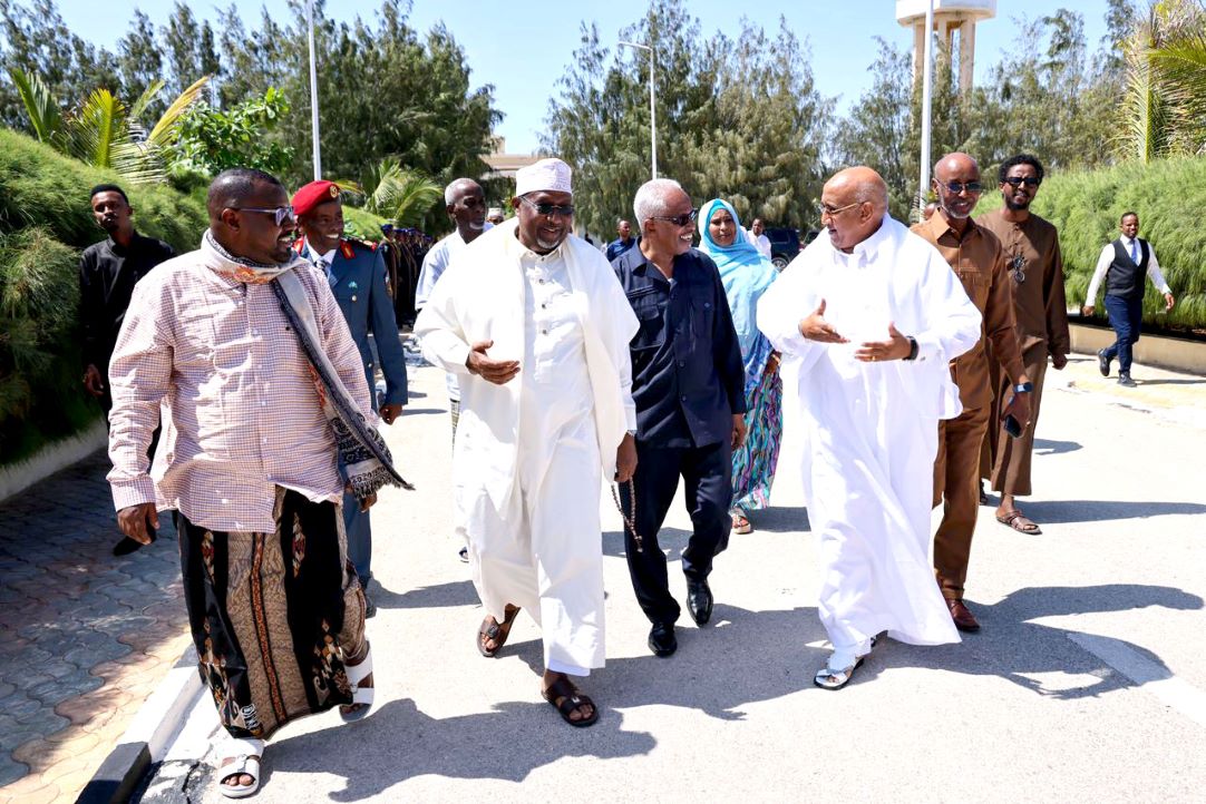 Le Président de l’Assemblée Nationale visite l’ambassade de Djibouti à Mogadiscio