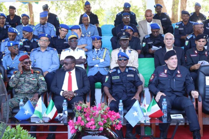 Cérémonie de fin de formation de la 21ème promotion de policiers somaliens (1)