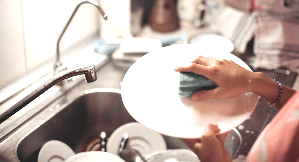 • Rubrique : De Femmes à Femmes Le diktat des femmes de ménages