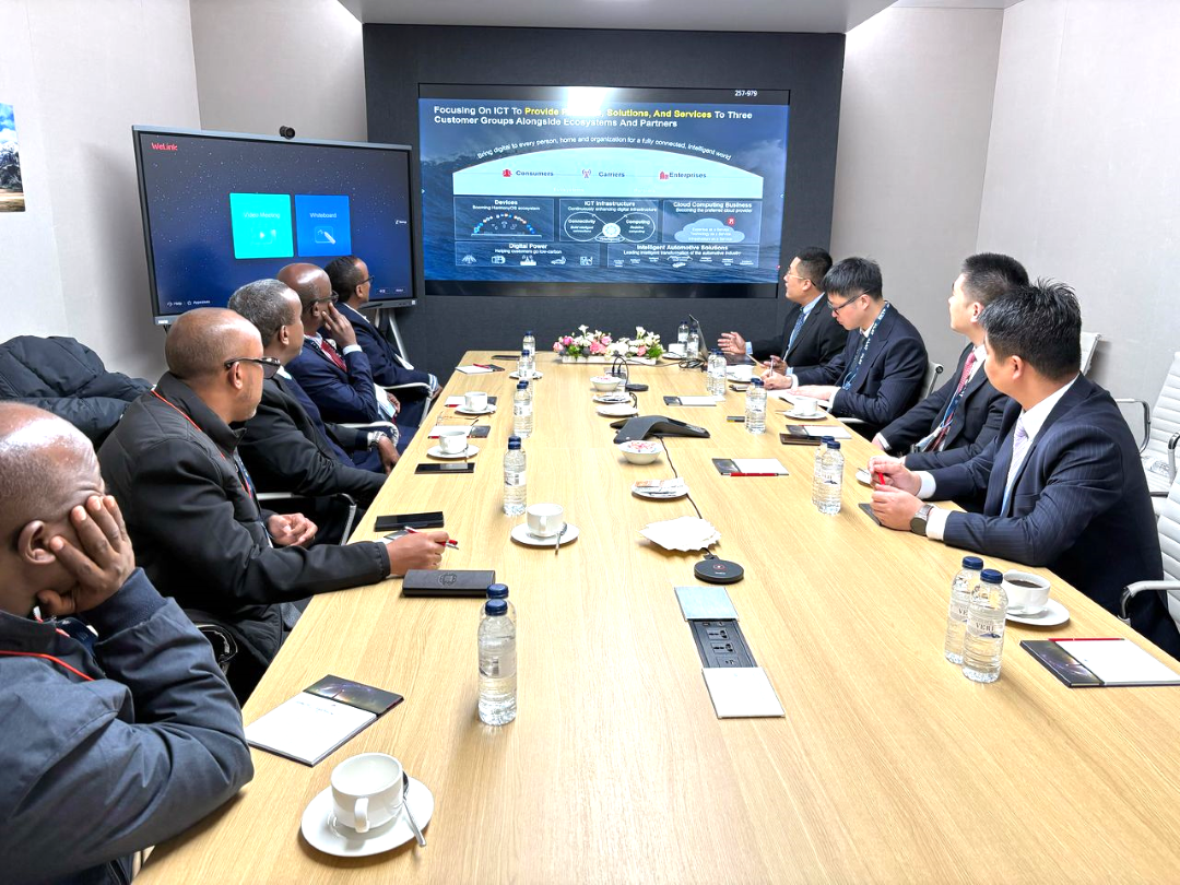 Le Ministre de la Communication chargé des Postes et des Télécommunications, S.E.M RADWAN ABDILLAHI BAHDON au Congrès Mondial de la Téléphonie Mobile (MWC-25) à Barcelone, en Espagne