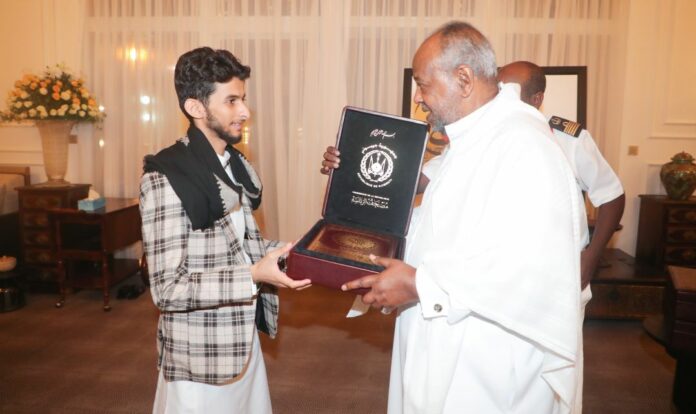 Le Président Guelleh procède à la remise des prix aux Lauréats de l'Édition 2025 du Concours Régional du Saint Coran (3)