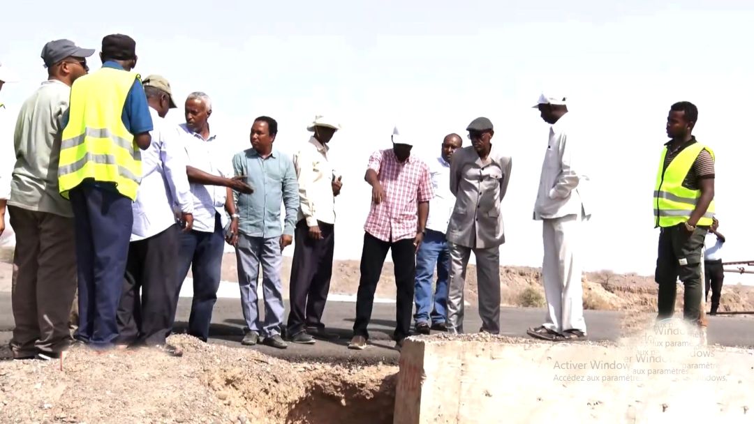 Réseau routier stratégique : le Ministre des Infrastructures et de l'Equipement sur le terrain à Yoboki pour accélérer les chantiers